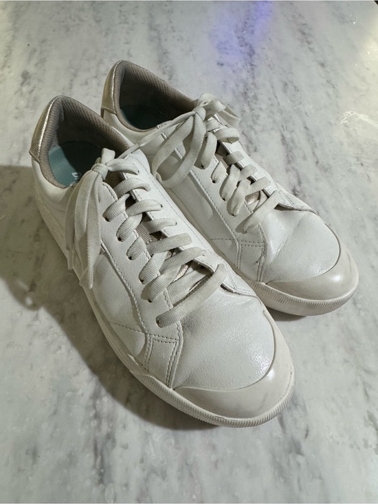 Dr. Scholl's Shoes - Dr. Scholl’s Time off Casual White Leather Sneakers size 9